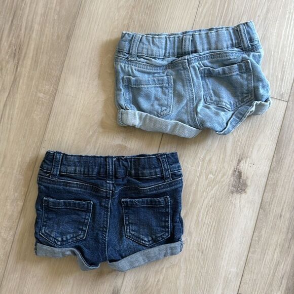 Carter’s Set of Two Denim Jean Shorts Kids Size 12M 12 Months, Baby Girl - Picture 2 of 3